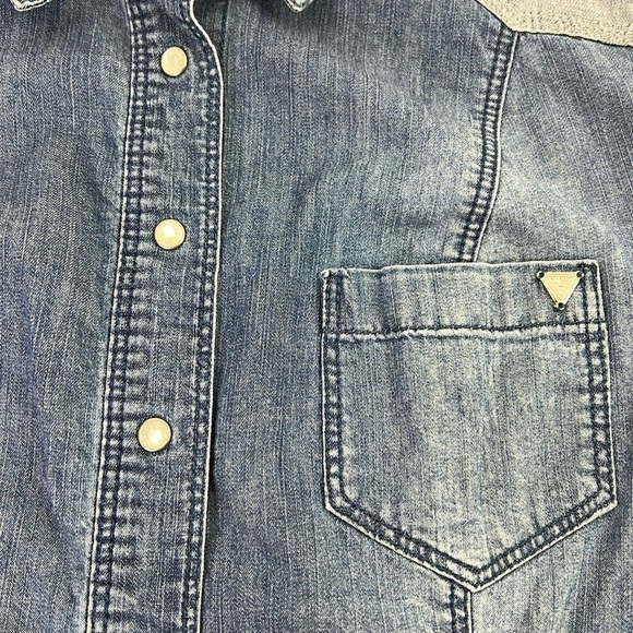 Guess two-tone Denim Chambray Pearl Snap  Blouse - Picture 10 of 12